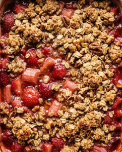 Strawberry Rhubarb Crisp With Buttery Oat Topping Strawberry Rhubarb Crisp With Buttery Oat Topping